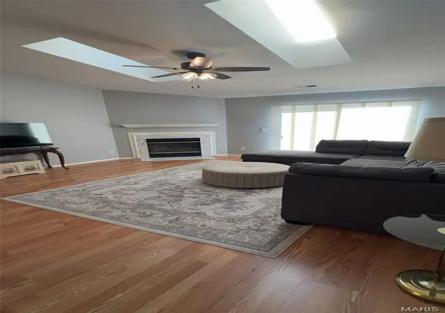 Listing Photo 5 - Condo for sale in building located at 905 Sugar Lake Ct, Saint Peters, MO 63376 - Unit #6
