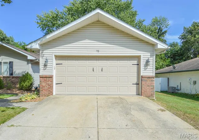 Photo 2 of Single family home for sale at 72 Innsbruck Ln, Belleville, IL 62221 | MLS# MIS26058710 | Listing updated on 2026-09-14
