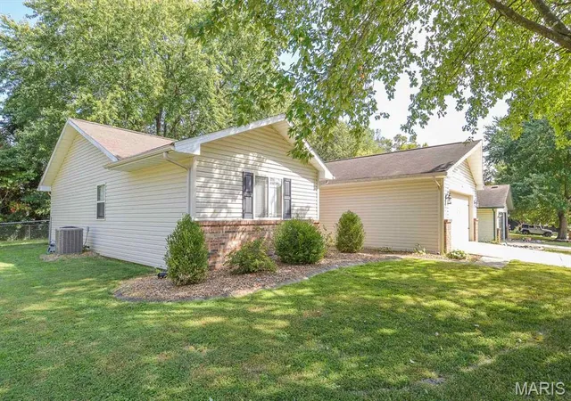 Photo 4 of Single family home for sale at 72 Innsbruck Ln, Belleville, IL 62221 | MLS# MIS26058710 | Listing updated on 2026-09-14