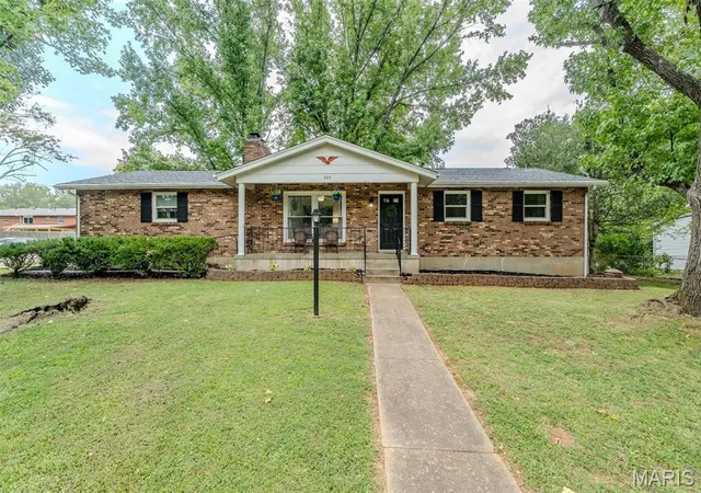 Single family home for sale at 303 Smith St, Farmington, MO 63640 | MLS# MIS26058731