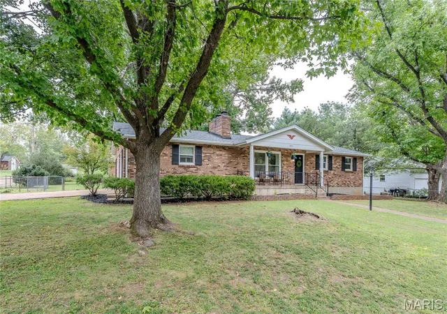 Photo 3 of Single family home for sale at 303 Smith St, Farmington, MO 63640 | MLS# MIS26058731 | Listing updated on 2026-09-11
