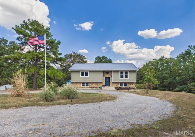 Photo 1 of Single family home for sale at 13950 Haystack Ln, Dixon, MO 65459 | MLS# MIS26058737 | Listing updated on 2026-10-01
