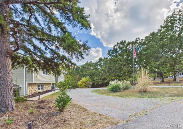 Photo 3 of Single family home for sale at 13950 Haystack Ln, Dixon, MO 65459 | MLS# MIS26058737 | Listing updated on 2026-10-01