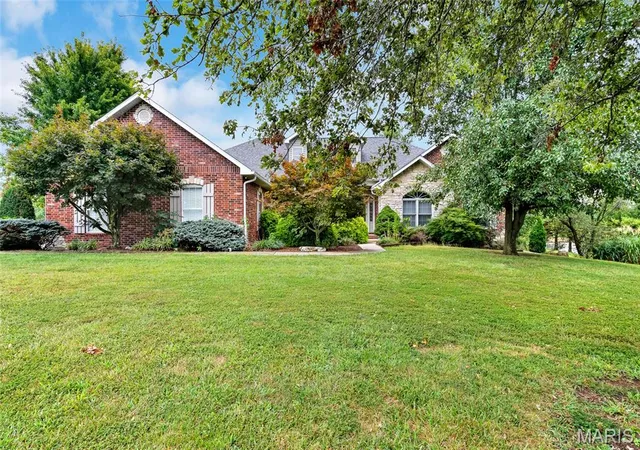 Photo 3 of Single family home for sale at 5704 Vogel Pl, Millstadt, IL 62260 | MLS# MIS26058764 | Listing updated on 2026-10-07