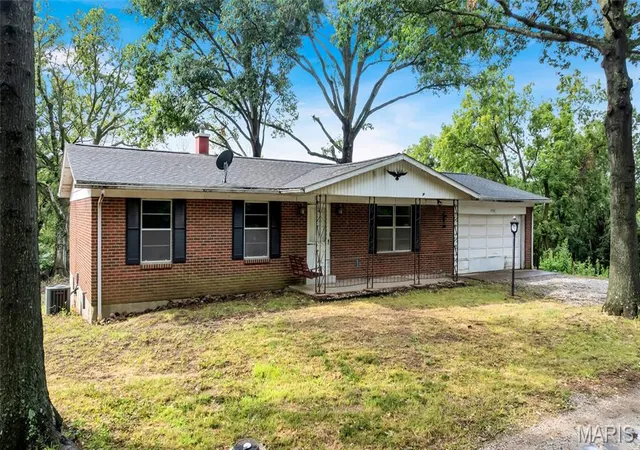 Photo 1 of Single family home for sale at 2704 Harres Ln, Columbia, IL 62236 | MLS# MIS26058776 | Listing updated on 2026-09-11