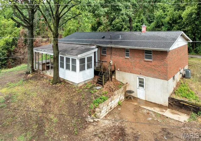 Photo 2 of Single family home for sale at 2704 Harres Ln, Columbia, IL 62236 | MLS# MIS26058776 | Listing updated on 2026-09-11