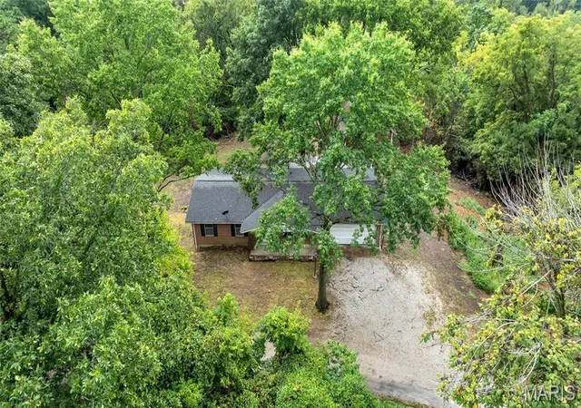 Photo 3 of Single family home for sale at 2704 Harres Ln, Columbia, IL 62236 | MLS# MIS26058776 | Listing updated on 2026-09-11