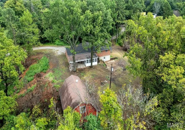 Photo 3 of Sale Pending at 2704 Harres Ln, Columbia, IL 62236 | MLS# MIS26058776 | Listing updated on 2026-10-24