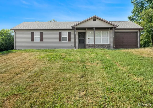 Photo 1 of Single family home for sale at 19034 Royal Dr, Warrenton, MO 63383 | MLS# MIS26058779 | Listing updated on 2026-09-11