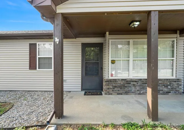 Photo 2 of Single family home for sale at 19034 Royal Dr, Warrenton, MO 63383 | MLS# MIS26058779 | Listing updated on 2026-09-11