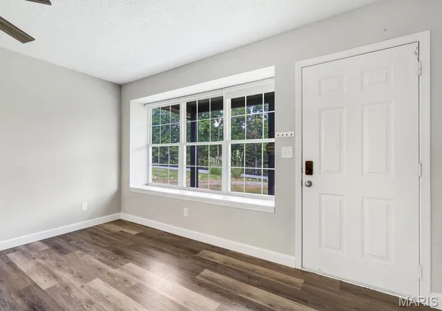 Photo 3 of Single family home for sale at 19034 Royal Dr, Warrenton, MO 63383 | MLS# MIS26058779 | Listing updated on 2026-09-11