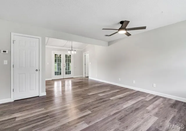 Photo 3 of Single family home for sale at 19034 Royal Dr, Warrenton, MO 63383 | MLS# MIS26058779 | Listing updated on 2026-09-11