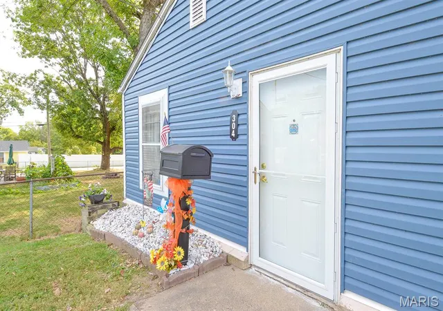 Photo 3 of Single family home for sale at 304 W Pitman St, O Fallon, MO 63366 | MLS# MIS26058784 | Listing updated on 2026-09-14