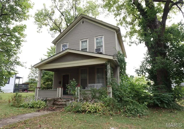 Photo 2 of Single family home for sale at 418 S 4th Street, Greenville, IL 62246 | MLS# MIS26058789 | Listing updated on 2026-09-11