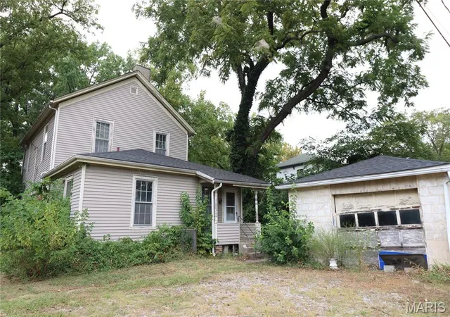 Photo 3 of Single family home for sale at 418 S 4th Street, Greenville, IL 62246 | MLS# MIS26058789 | Listing updated on 2026-10-15