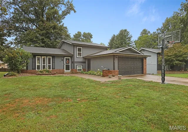 Photo 1 of Single family home for sale at 76 S Meadow Ln, Glen Carbon, IL 62034 | MLS# MIS26058798 | Listing updated on 2026-09-11