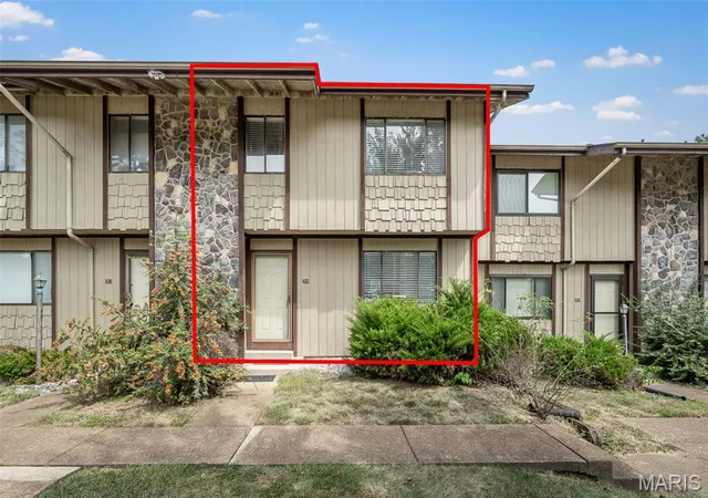 Photo 2 of Townhouse for sale at 2804 Savoy Dr #2804, Lake Saint Louis, MO 63367 | MLS# MIS26058812 | Listing updated on 2026-09-11