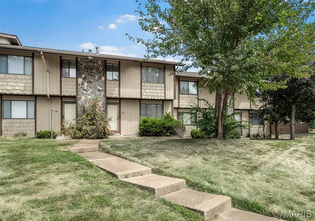Photo 3 of Townhouse for sale at 2804 Savoy Dr #2804, Lake Saint Louis, MO 63367 | MLS# MIS26058812 | Listing updated on 2026-09-11