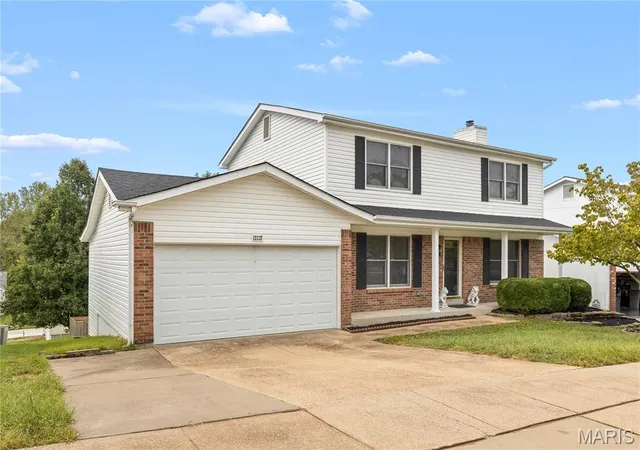 Photo 2 of Sale Pending at 12237 Glenpark Dr, Maryland Heights, MO 63043 | MLS# MIS26058817 | Listing updated on 2026-09-15