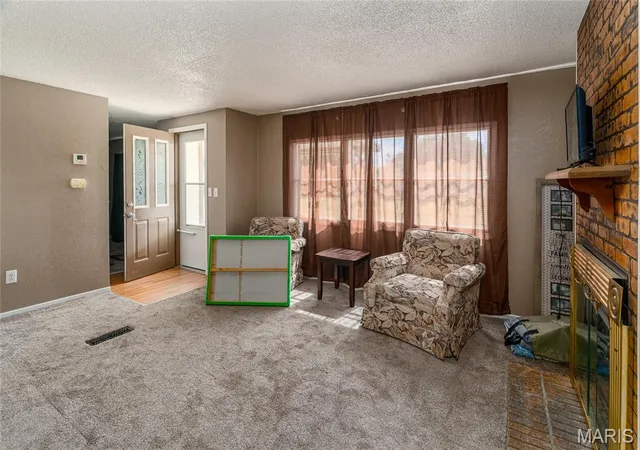 Photo 3 of Manufactured home for sale at 203 E 3rd Street, Christopher, IL 62822 | MLS# MIS26058872 | Listing updated on 2026-09-21