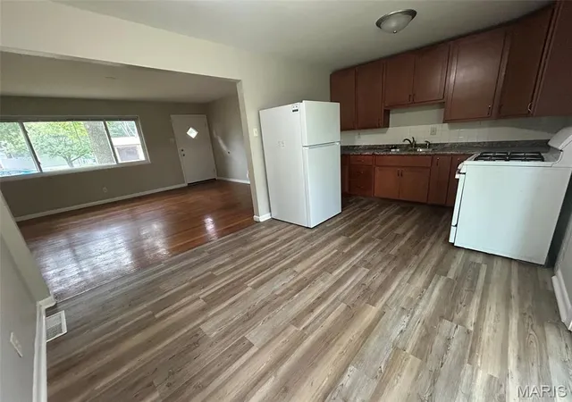 Photo 2 of Single family home for sale at 1360 Acredale Dr, Florissant, MO 63033 | MLS# MIS26058891 | Listing updated on 2026-09-26