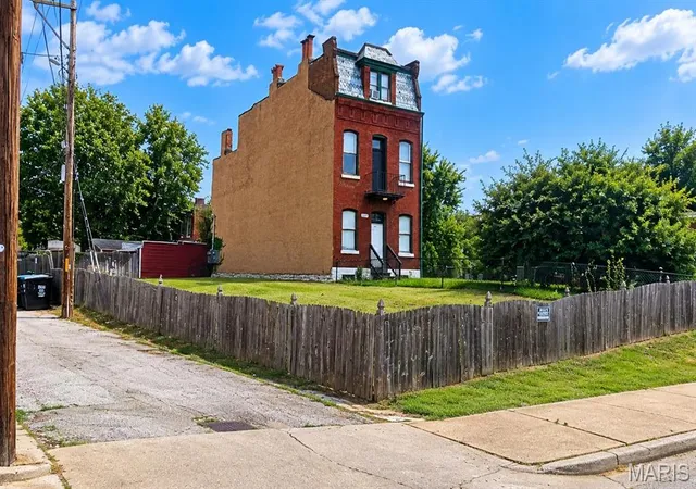 Land for sale at 2211 Shenandoah Ave, Saint Louis, MO 63104 | MLS# MIS26058895