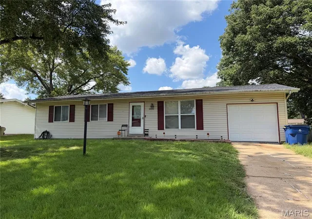 Photo 1 of Single family home for sale at 2575 Valley Brk Dr, Florissant, MO 63031 | MLS# MIS26058897 | Listing updated on 2026-09-11