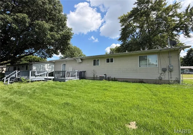 Photo 2 of Single family home for sale at 2575 Valley Brk Dr, Florissant, MO 63031 | MLS# MIS26058897 | Listing updated on 2026-09-11