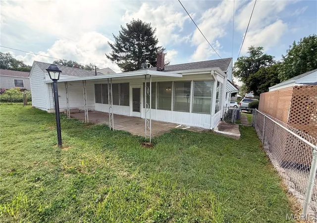 Photo 3 of Sale Pending at 9421 Kathlyn Dr, Saint Louis, MO 63134 | MLS# MIS26058908 | Listing updated on 2026-09-23