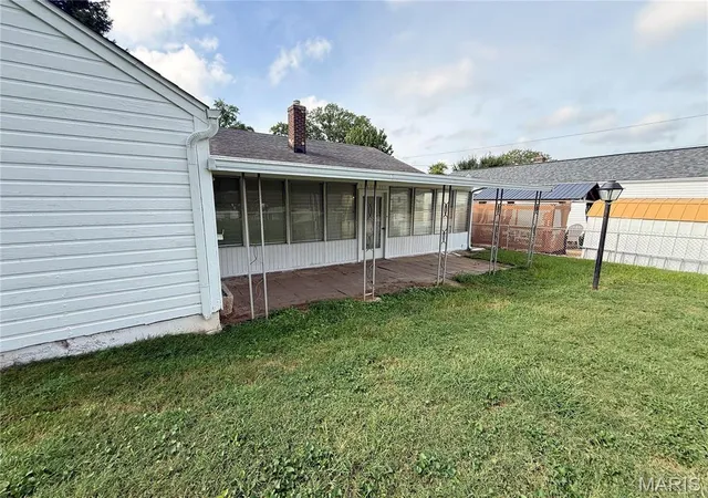 Photo 4 of Sale Pending at 9421 Kathlyn Dr, Saint Louis, MO 63134 | MLS# MIS26058908 | Listing updated on 2026-09-23