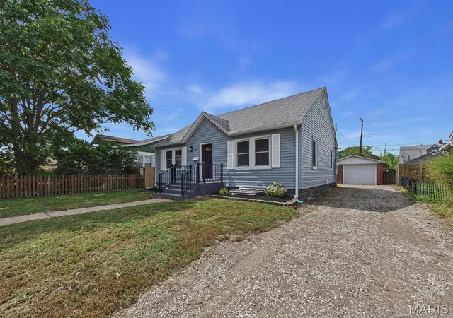 Photo 2 of Sale Pending at 448 N 2nd Street, Wood River, IL 62095 | MLS# MIS26058922 | Listing updated on 2026-09-14