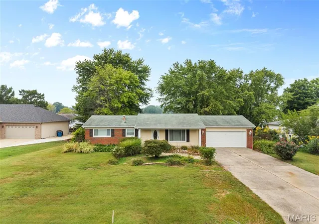 Photo 1 of Single family home for sale at 355 Wanda Dr, Edwardsville, IL 62025 | MLS# MIS26058925 | Listing updated on 2026-09-14