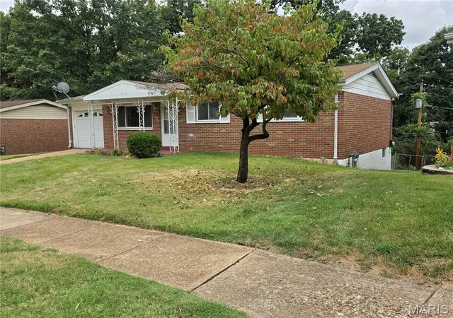 Photo 3 of Single family home for sale at 4271 Martyridge Dr, Saint Louis, MO 63129 | MLS# MIS26058936 | Listing updated on 2026-10-02
