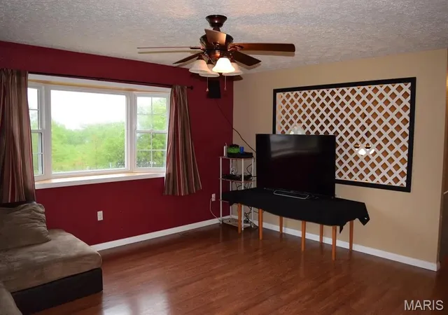 Photo 2 of Single family home for sale at 15370 Top Dr, Saint Robert, MO 65584 | MLS# MIS26058964 | Listing updated on 2026-09-15