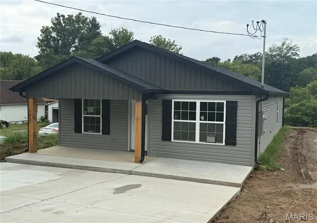 Photo 2 of Single family home for sale at 1436 N Spanish St, Cape Girardeau, MO 63701 | MLS# MIS26058967 | Listing updated on 2026-09-12
