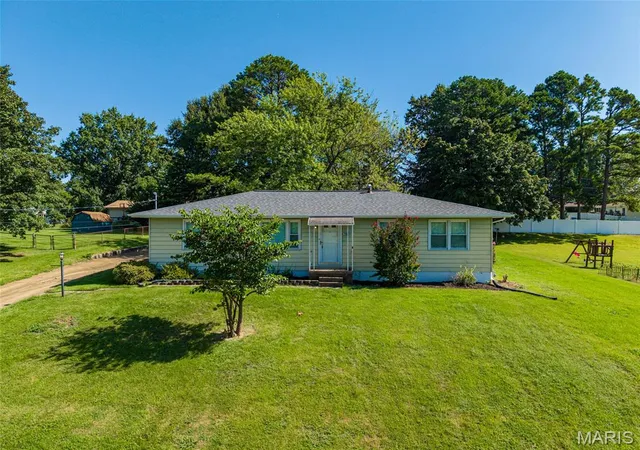 Photo 2 of Sale Pending at 1540 Roy Dr, Arnold, MO 63010 | MLS# MIS26059013 | Listing updated on 2026-10-01