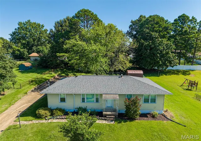 Photo 3 of Sale Pending at 1540 Roy Dr, Arnold, MO 63010 | MLS# MIS26059013 | Listing updated on 2026-10-01