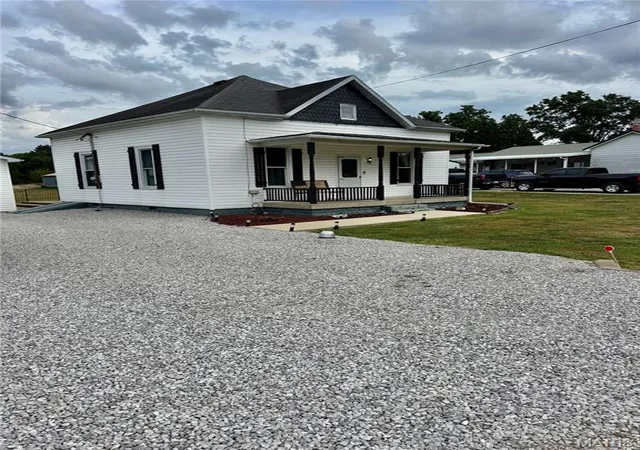 Photo 2 of Single family home for sale at 208 N Church St, Mulberry Grove, IL 62262 | MLS# MIS26059020 | Listing updated on 2026-09-28