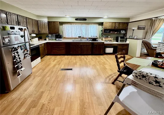 Photo 4 of Single family home for sale at 208 N Church St, Mulberry Grove, IL 62262 | MLS# MIS26059020 | Listing updated on 2026-09-28