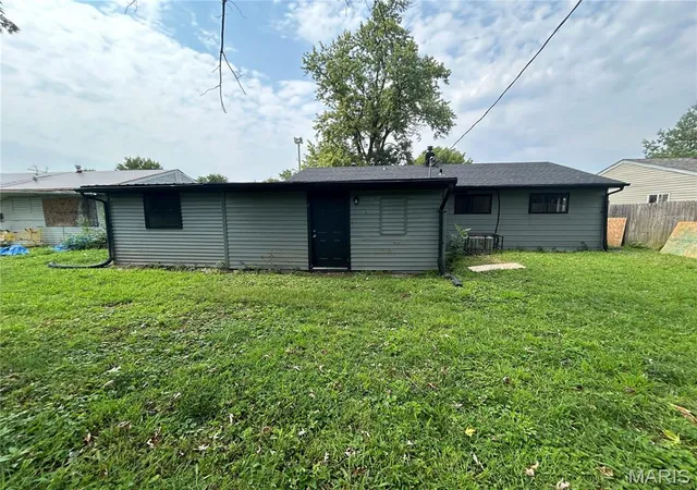 Photo 2 of Sale Pending at 1529 Andrews Dr, East Saint Louis, IL 62206 | MLS# MIS26059039 | Listing updated on 2026-09-12