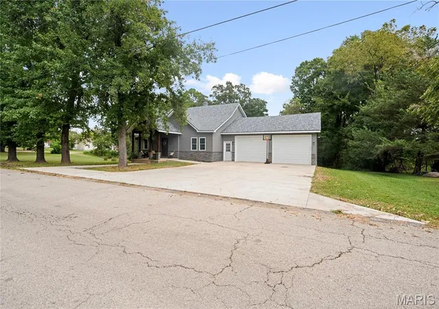 Photo 3 of Single family home for sale at 805 N 1st Street, Steelville, MO 65565 | MLS# MIS26059042 | Listing updated on 2026-09-12