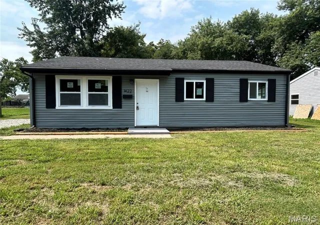 Photo 1 of Sale Pending at 1422 Andrews Dr, East Saint Louis, IL 62206 | MLS# MIS26059044 | Listing updated on 2026-09-12
