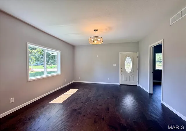 Photo 3 of Single family home for sale at 501 Holly St, Perryville, MO 63775 | MLS# MIS26059047 | Listing updated on 2026-09-15