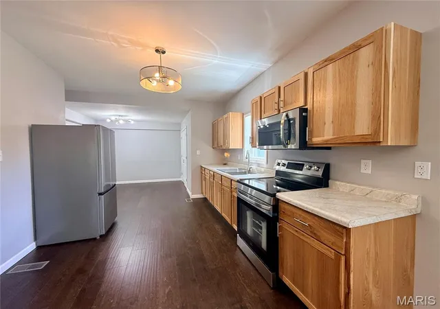 Photo 3 of Single family home for sale at 501 Holly St, Perryville, MO 63775 | MLS# MIS26059047 | Listing updated on 2026-09-15