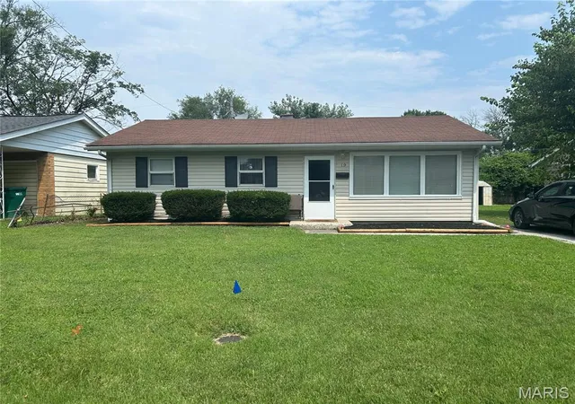 Photo 1 of Sale Pending at 19 Leonard Dr, East Saint Louis, IL 62206 | MLS# MIS26059048 | Listing updated on 2026-09-12