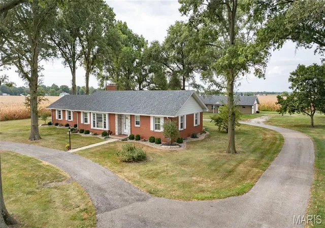 Single family home for sale at 24018 State Hwy 16, Jerseyville, IL 62052 | MLS# MIS26059064