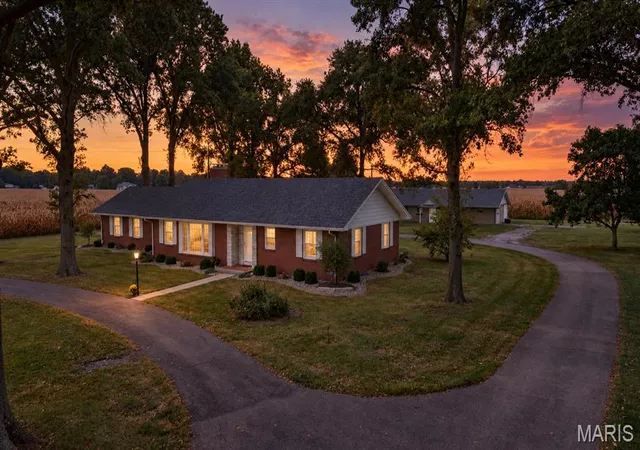 Photo 2 of Single family home for sale at 24018 State Hwy 16, Jerseyville, IL 62052 | MLS# MIS26059064 | Listing updated on 2026-09-21