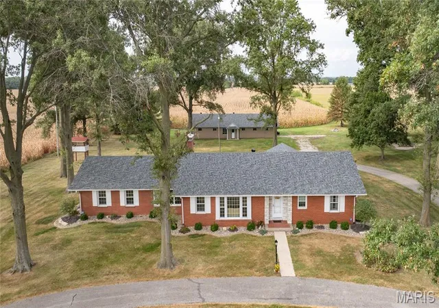 Photo 3 of Single family home for sale at 24018 State Hwy 16, Jerseyville, IL 62052 | MLS# MIS26059064 | Listing updated on 2026-09-21