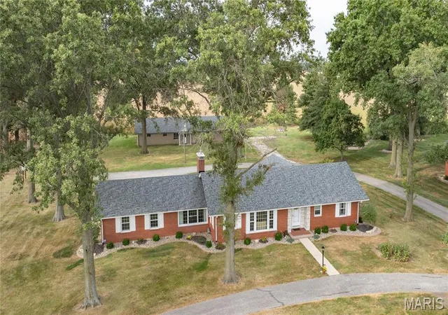 Photo 3 of Single family home for sale at 24018 State Hwy 16, Jerseyville, IL 62052 | MLS# MIS26059064 | Listing updated on 2026-09-21