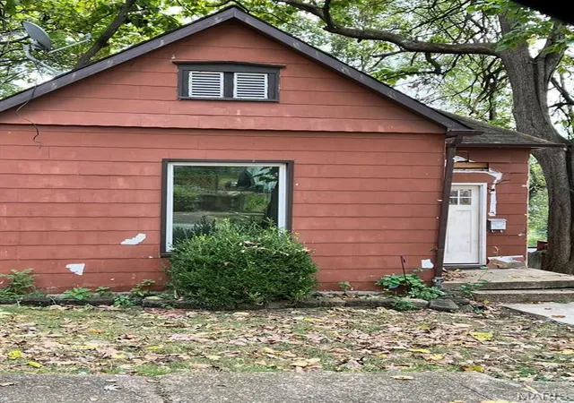 Photo 1 of Sale Pending at 605 N 3rd Street, De Soto, MO 63020 | MLS# MIS26059075 | Listing updated on 2026-09-29